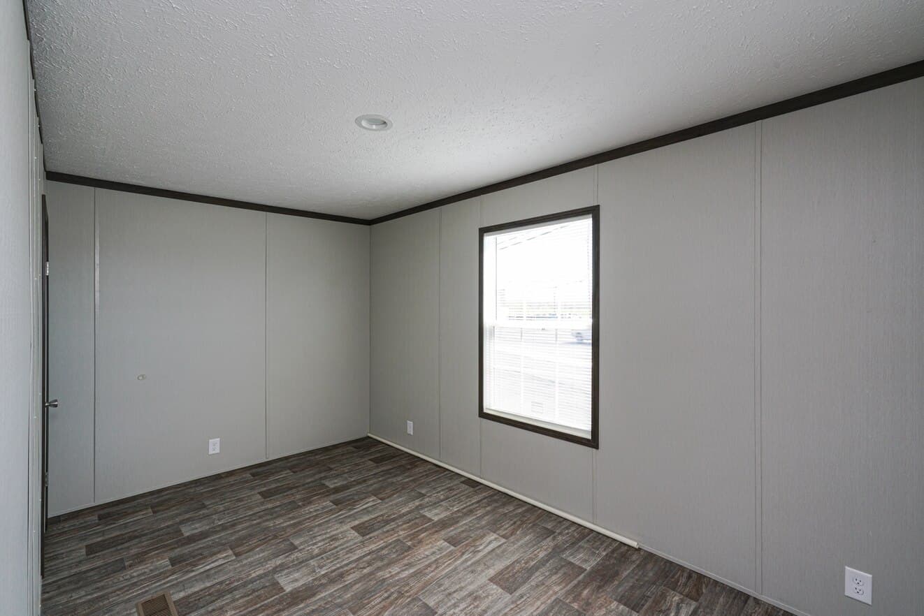Economy 16763z bedroom home features