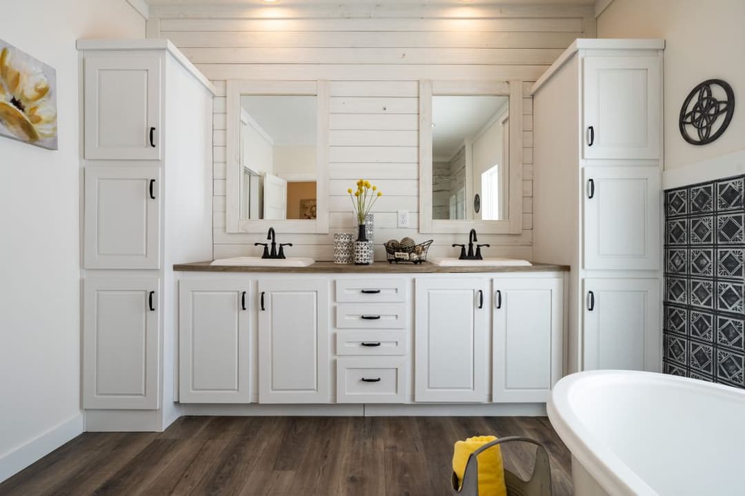  southern belle bathroom home features