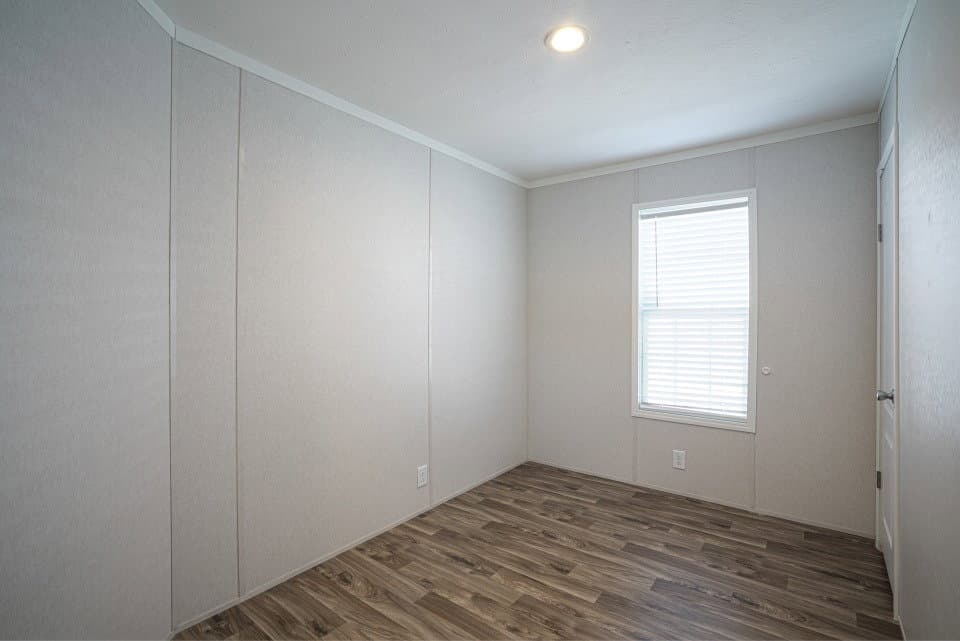 Velocity 16763l interior home features