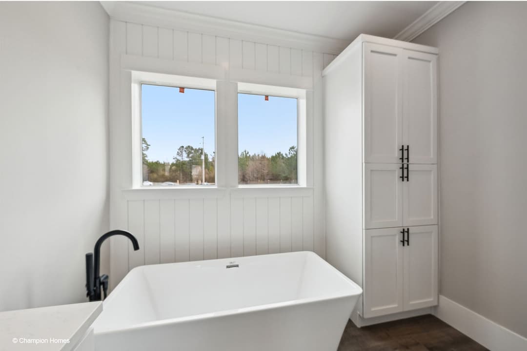 Cameron il 3256-04 bathroom home features