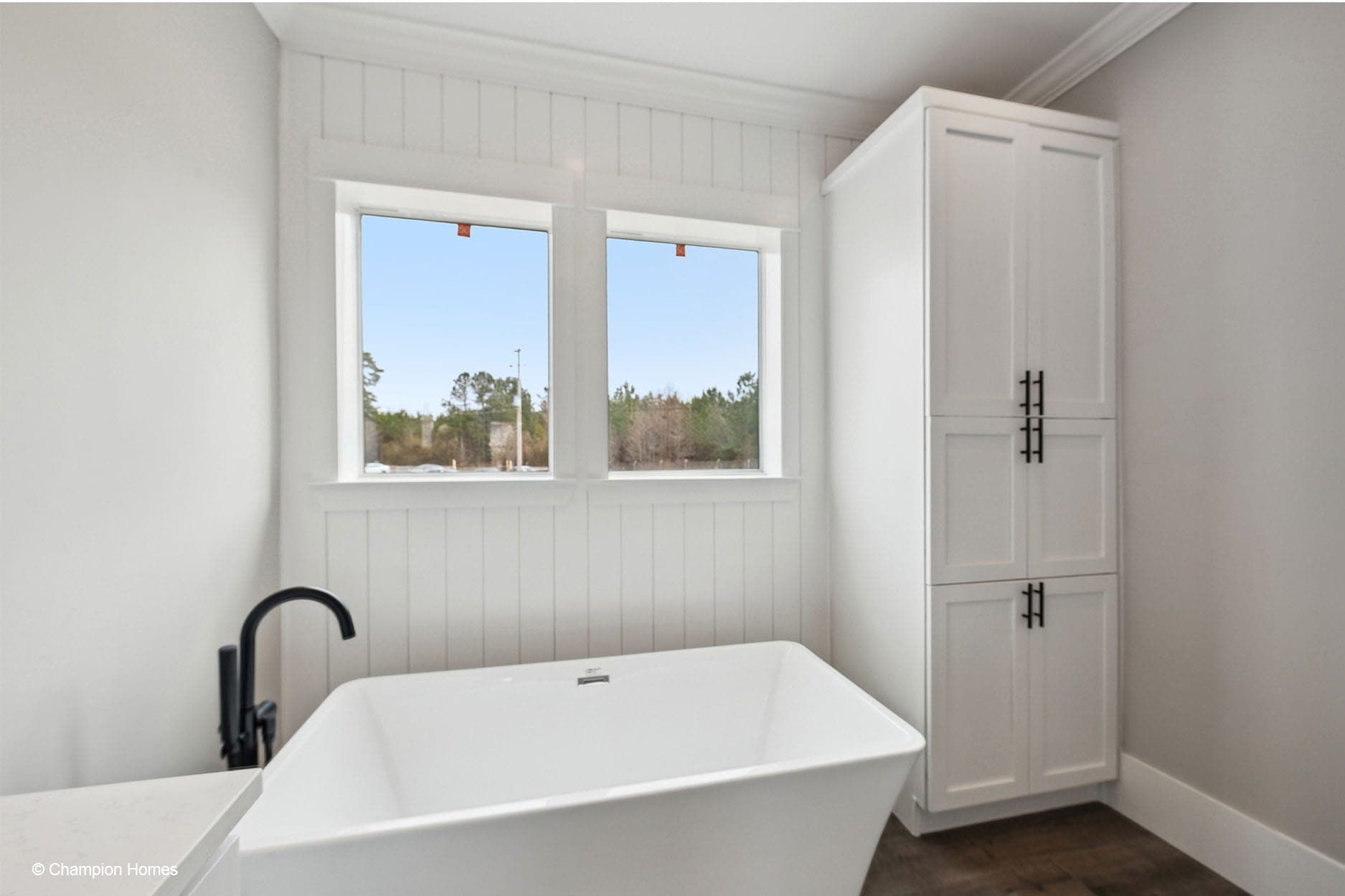 Cameron il 3256-04 bathroom home features