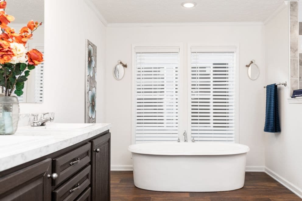  the georgetown bathroom home features