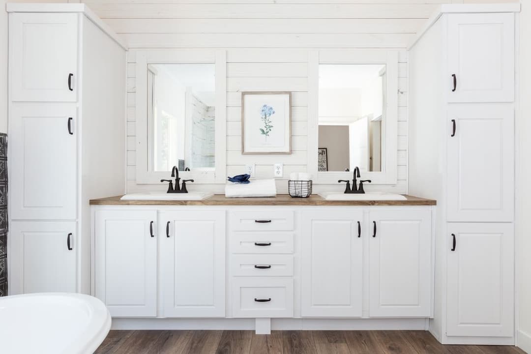  southern belle bathroom home features