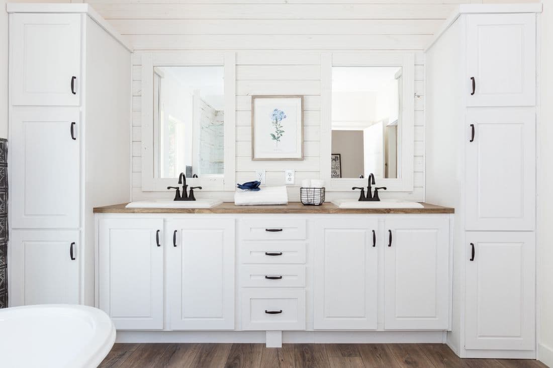  southern belle bathroom home features
