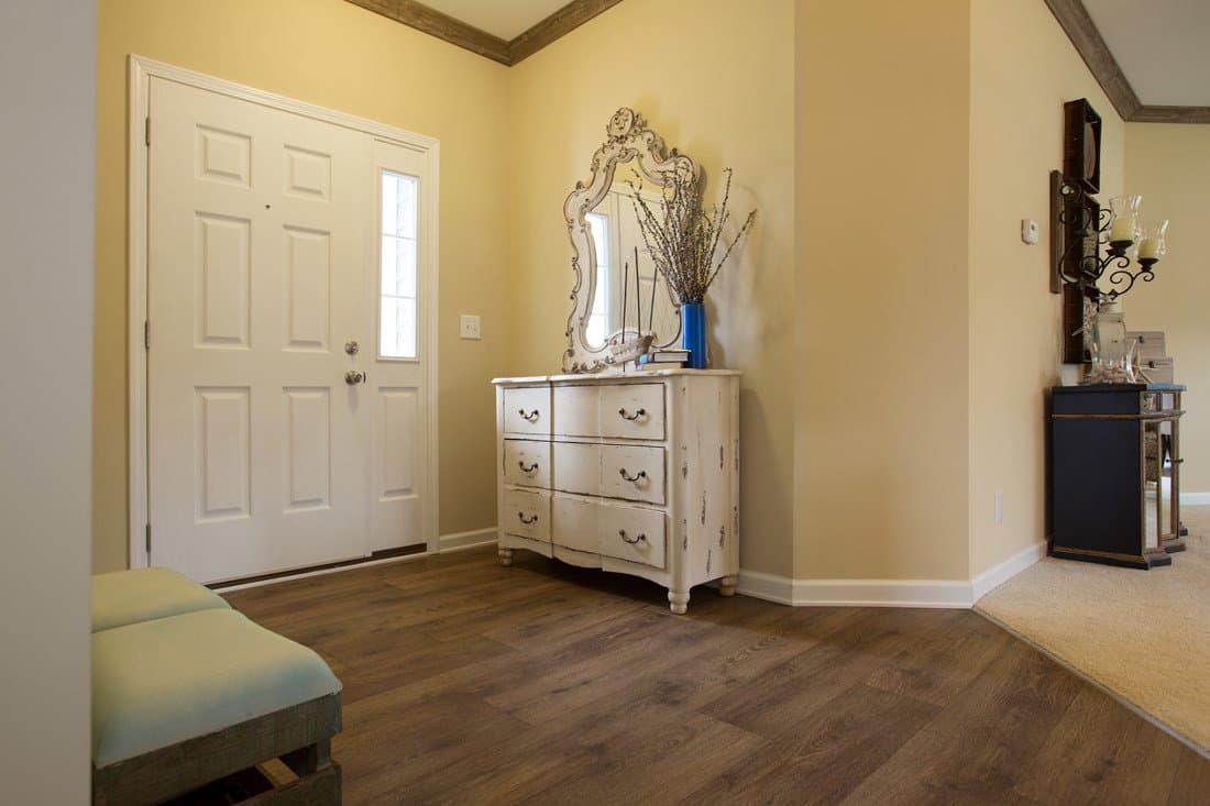 2483 heritage interior home features