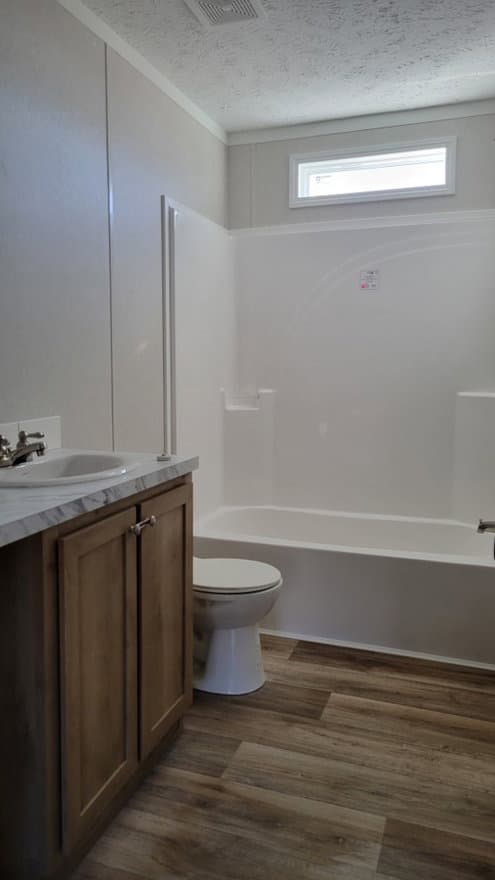 Cavco 32684c bathroom home features