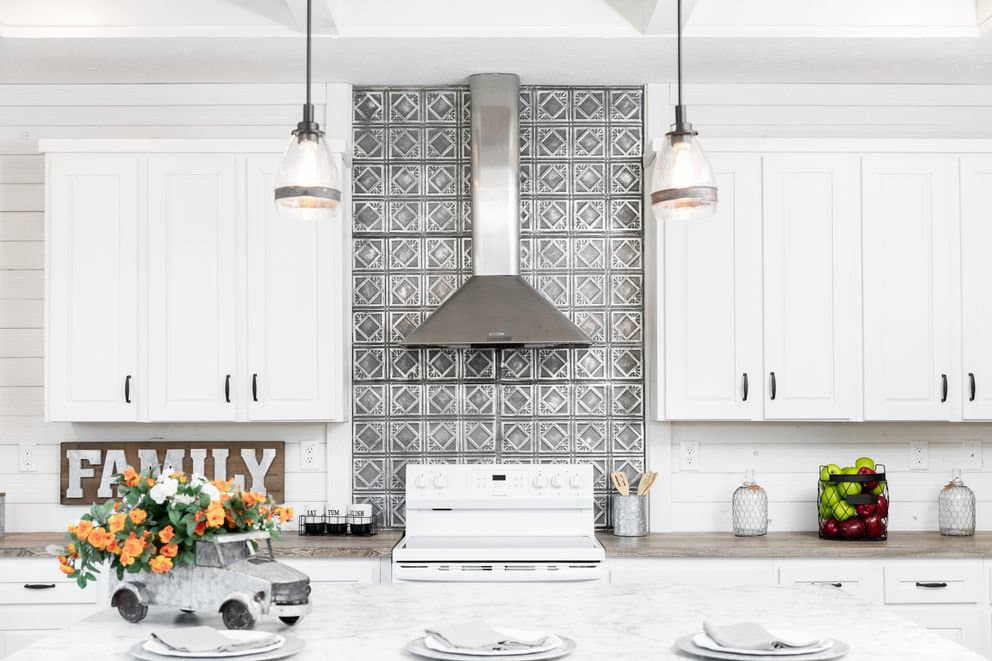  southern belle 4br kitchen home features