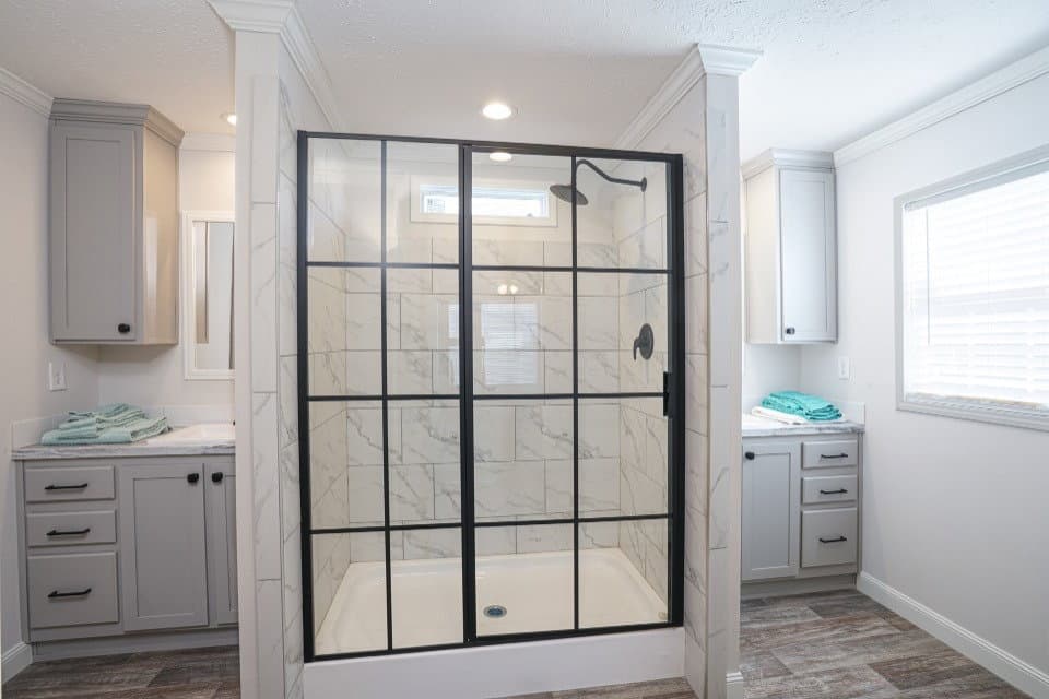 Palm harbor 28563t bathroom home features