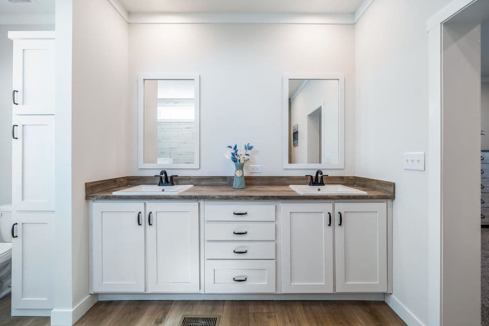  baby belle bathroom home features