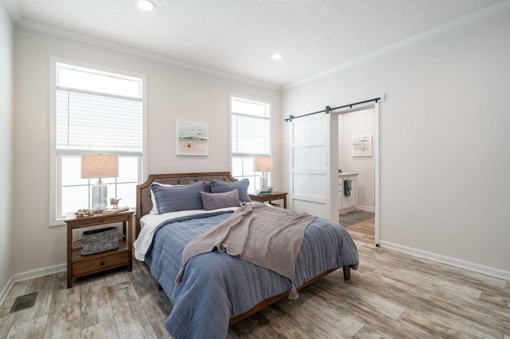  the cottage bedroom home features