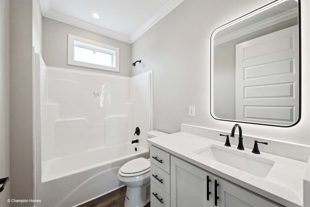 Cameron il 3256-04 bathroom home features