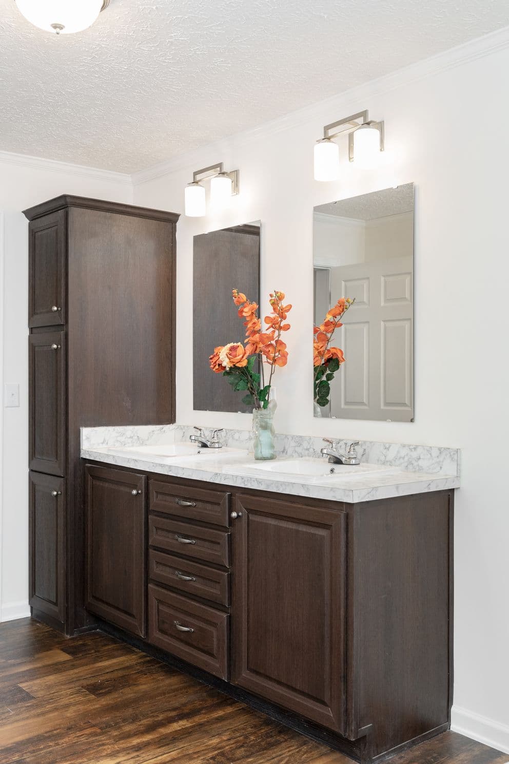  the georgetown bathroom home features