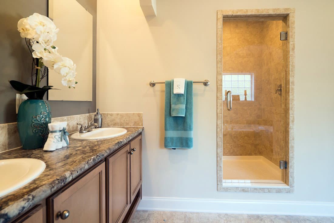 3545 jamestown bathroom home features