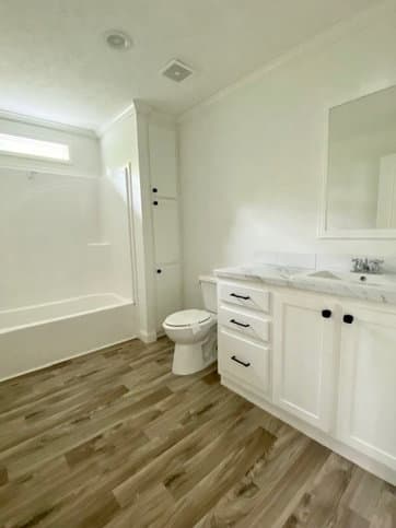 Country manor 32663m bathroom home features