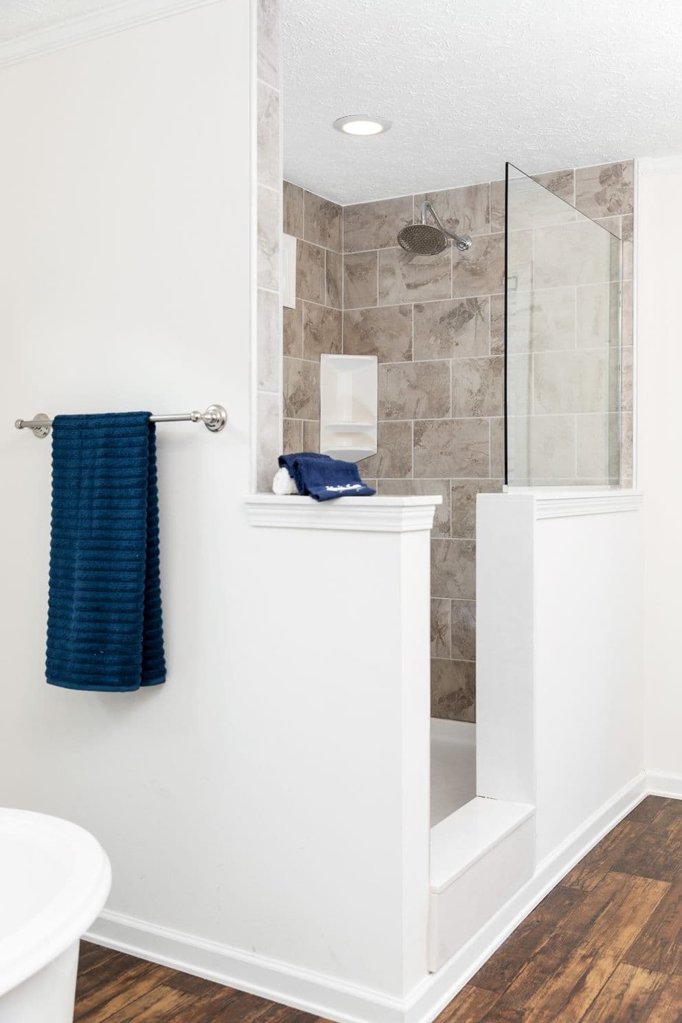  the georgetown bathroom home features