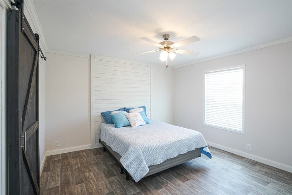 Palm harbor 28563t bedroom home features