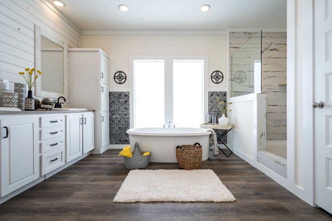  southern belle bathroom home features