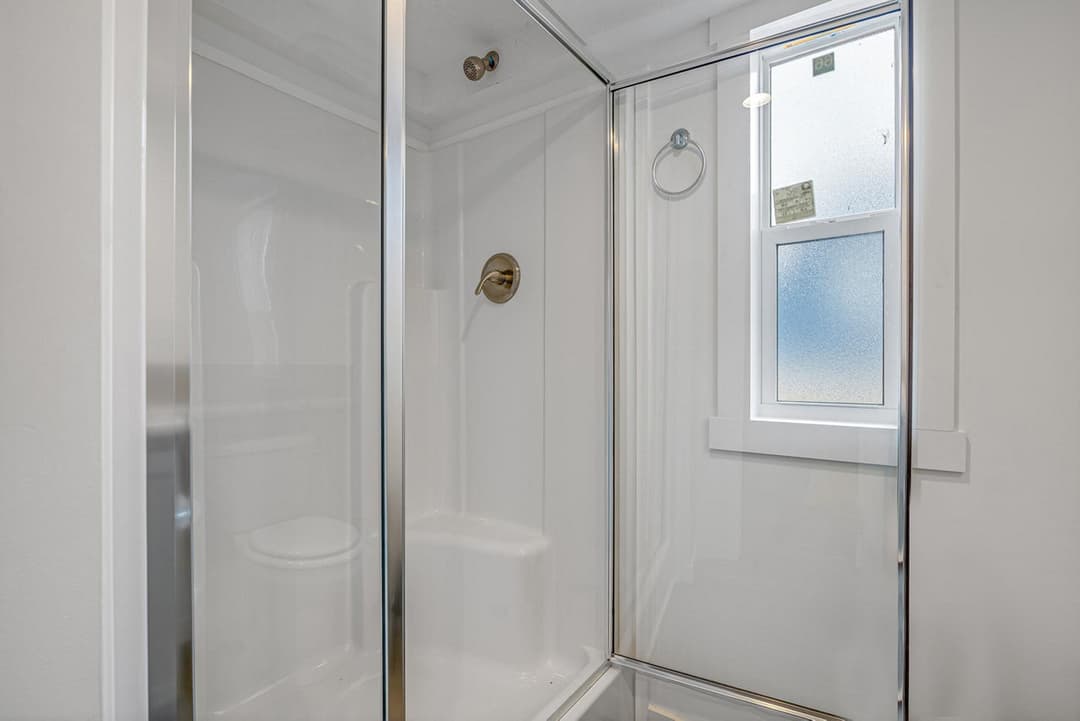 Park model 528l bathroom home features