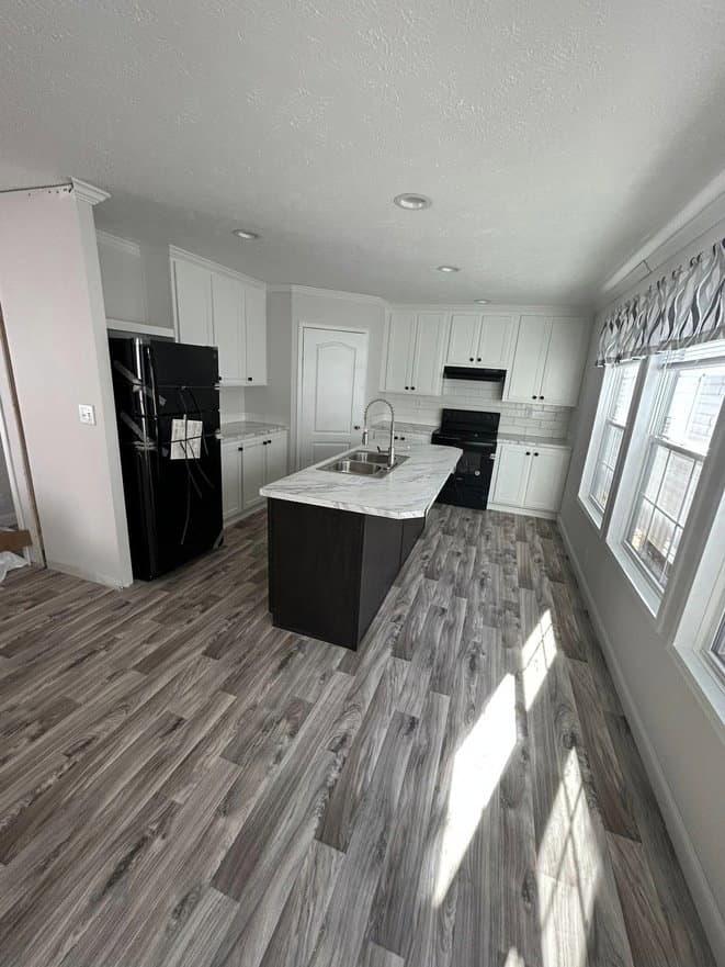 Country manor 28563m kitchen home features