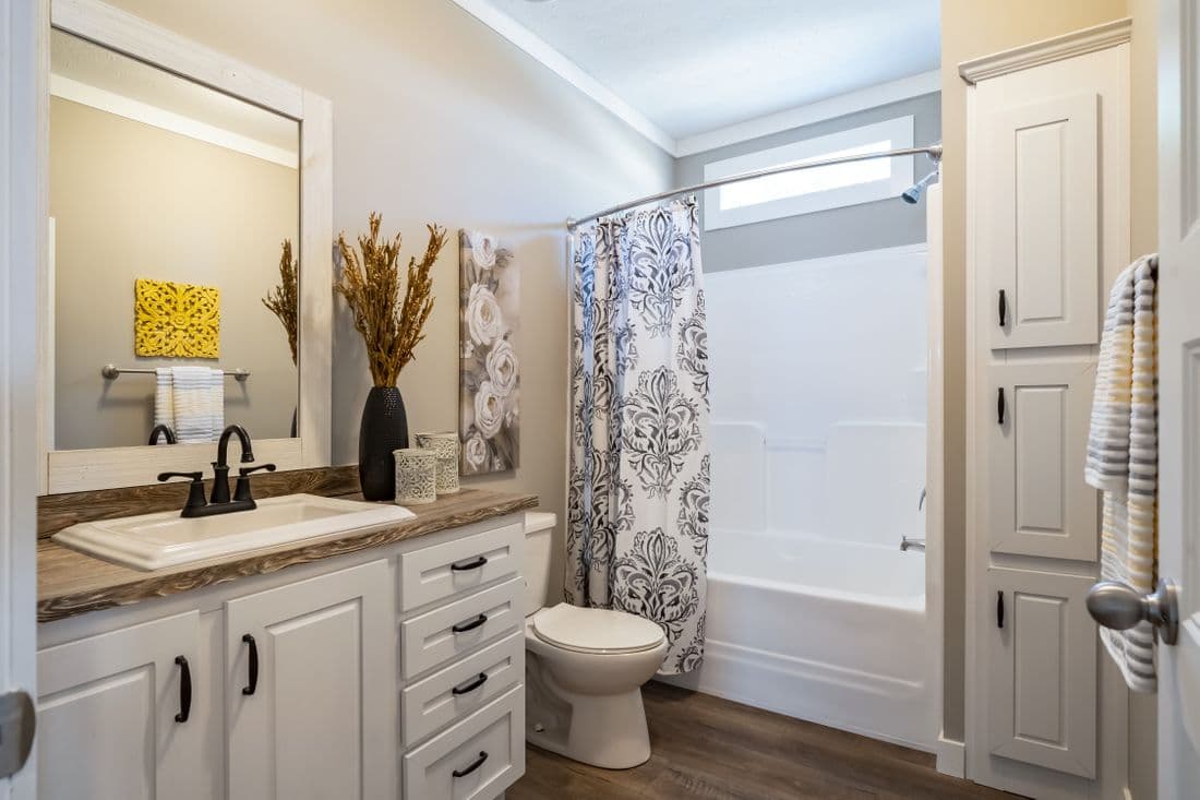  southern belle bathroom home features