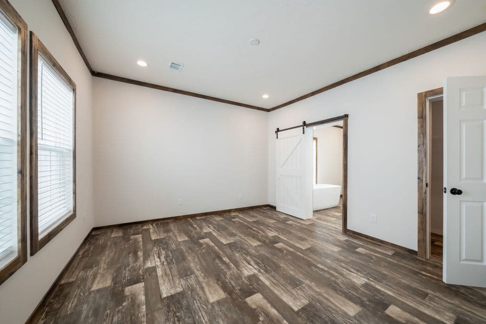  the tybee bedroom home features