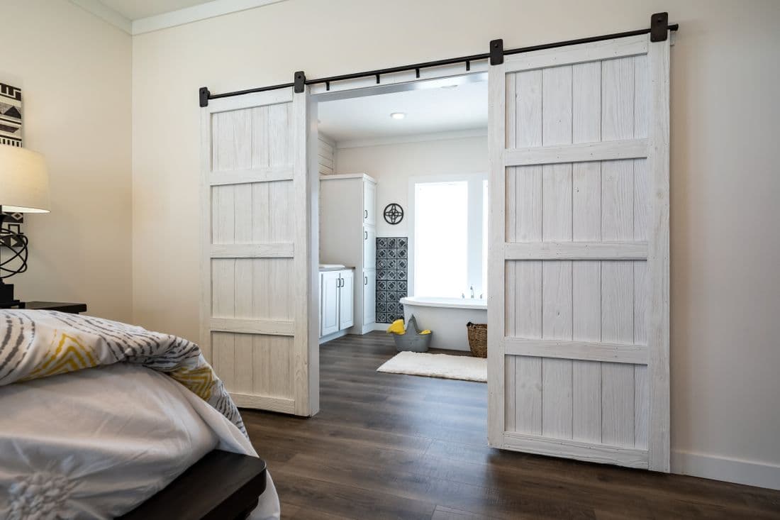  southern belle bedroom home features
