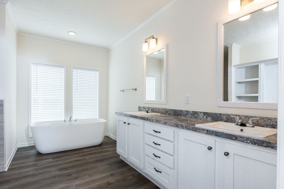 The boss bathroom home features