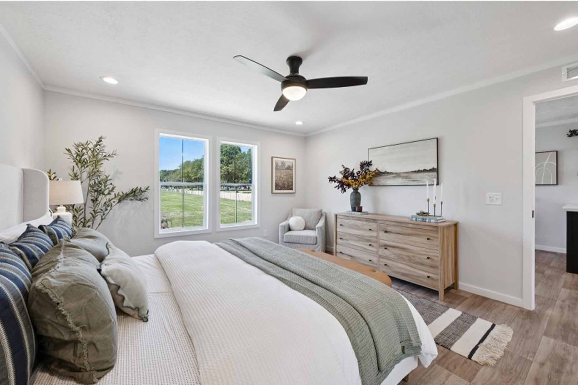 Axis 32563n bedroom home features