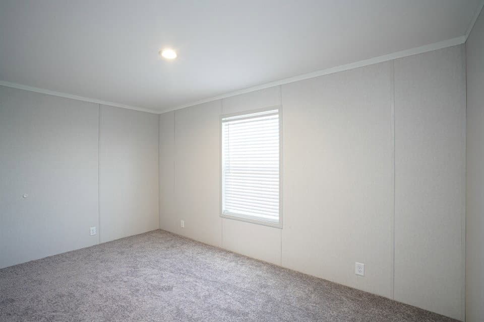 Velocity 16763l bedroom home features
