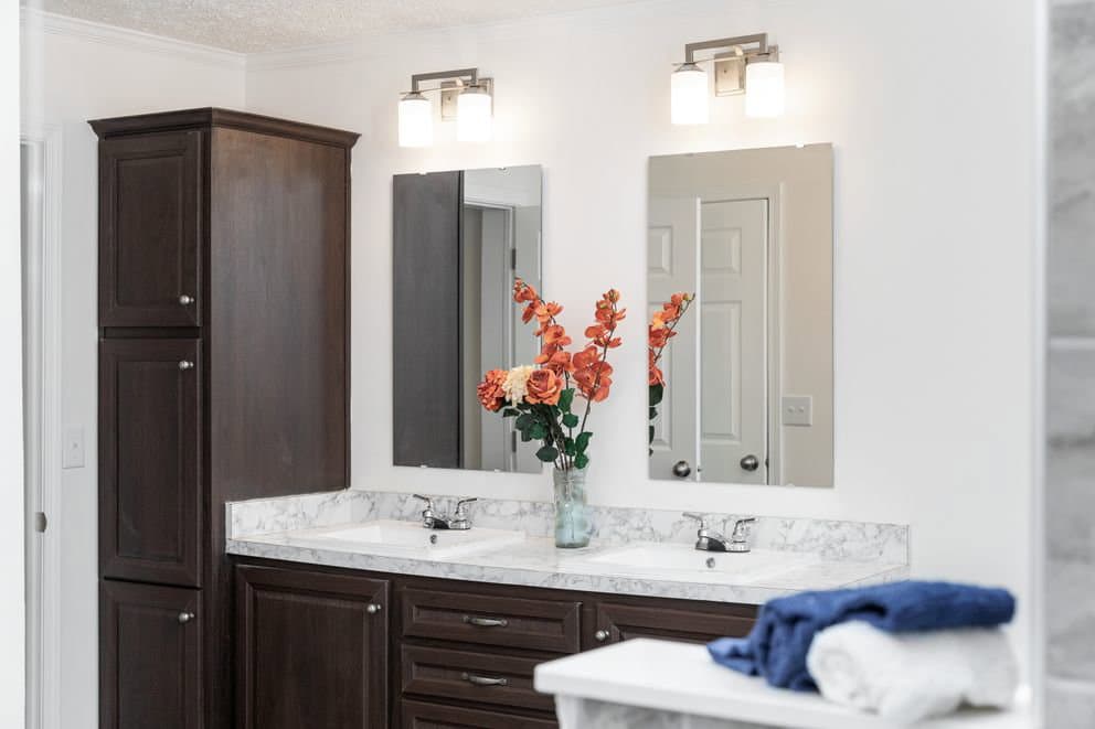  the georgetown bathroom home features