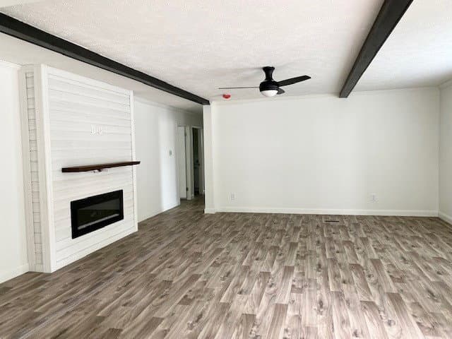 Country manor 32663m interior home features