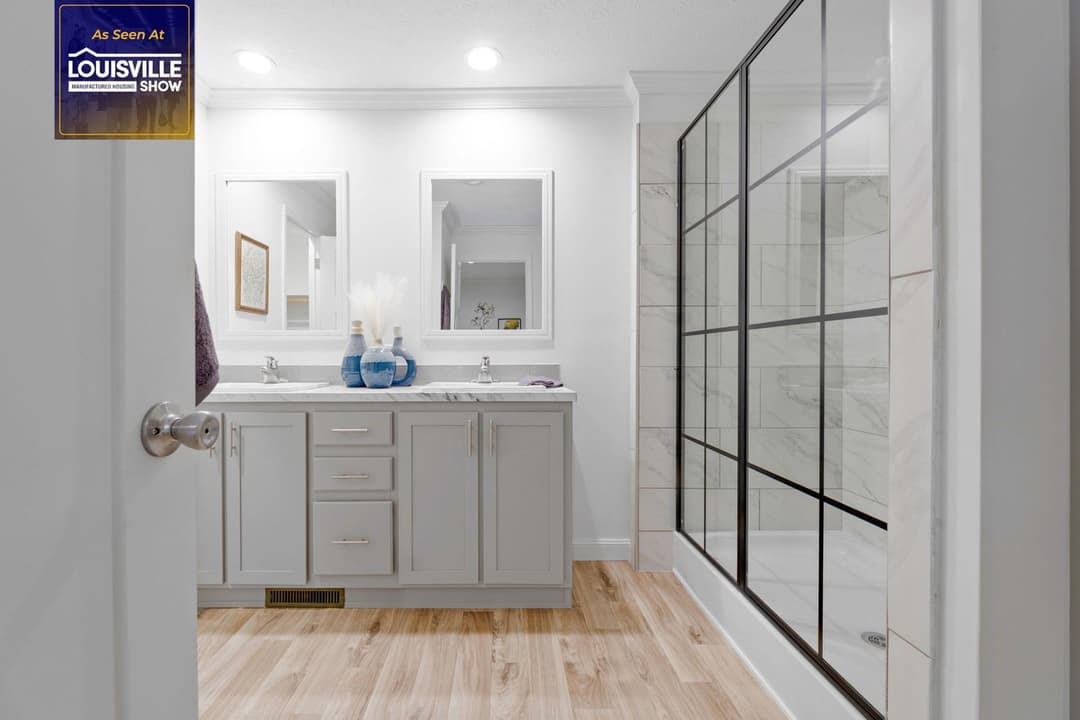 Palm harbor 16763t bathroom home features