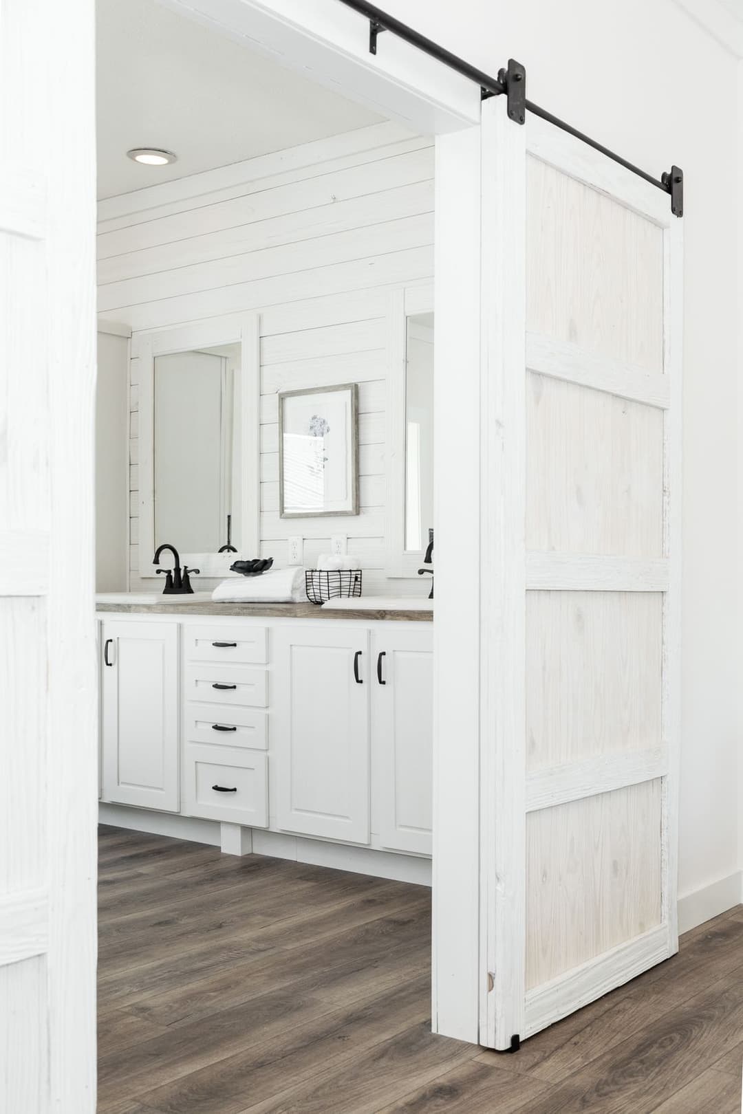  southern belle bathroom home features