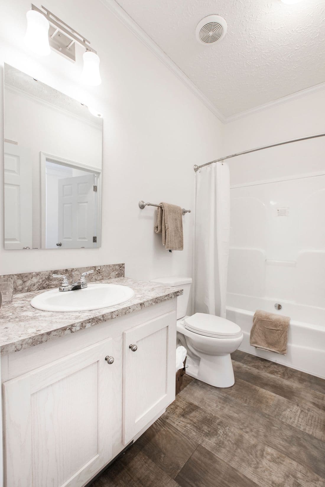 1558 jamestown bathroom home features