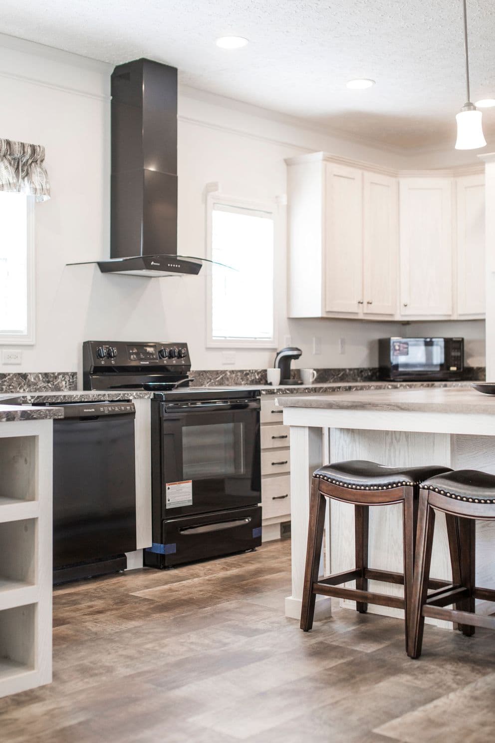  the whitecap kitchen home features