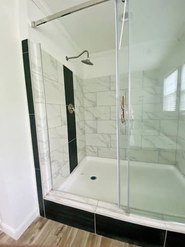 Country manor 32663m bathroom home features