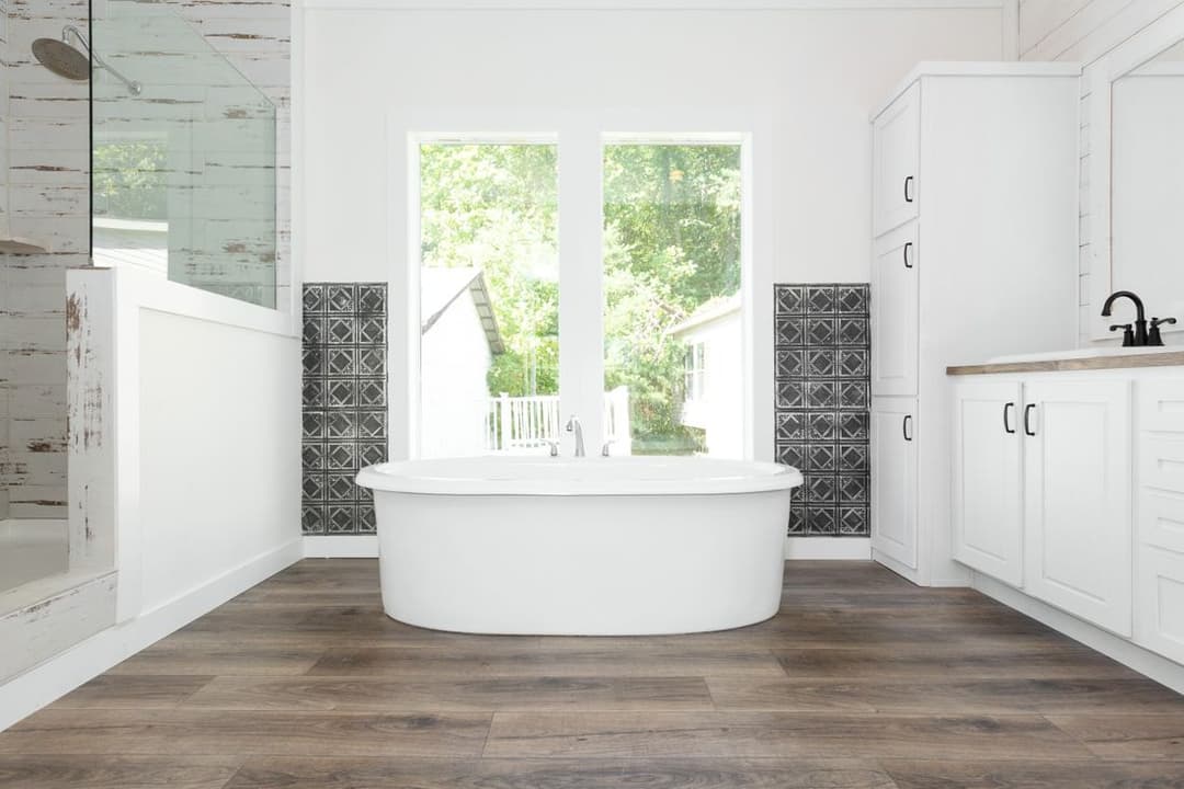  southern belle bathroom home features