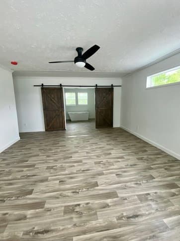 Country manor 32663m interior home features